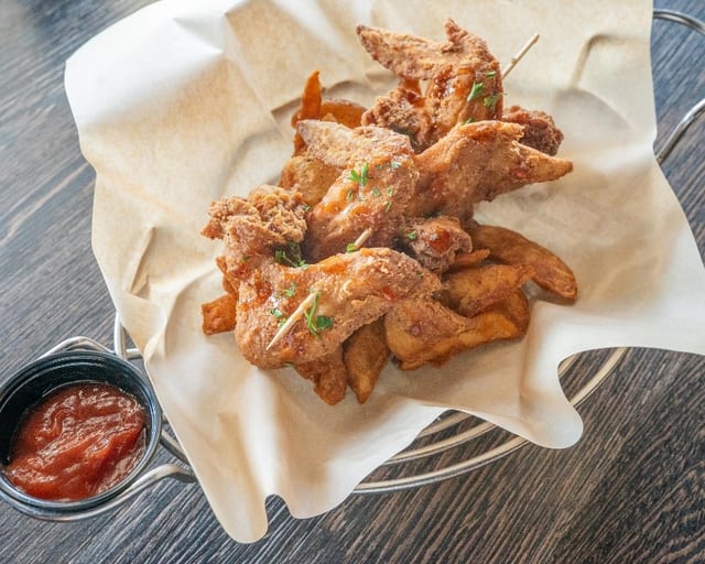 JAM-UP WING BASKIT.