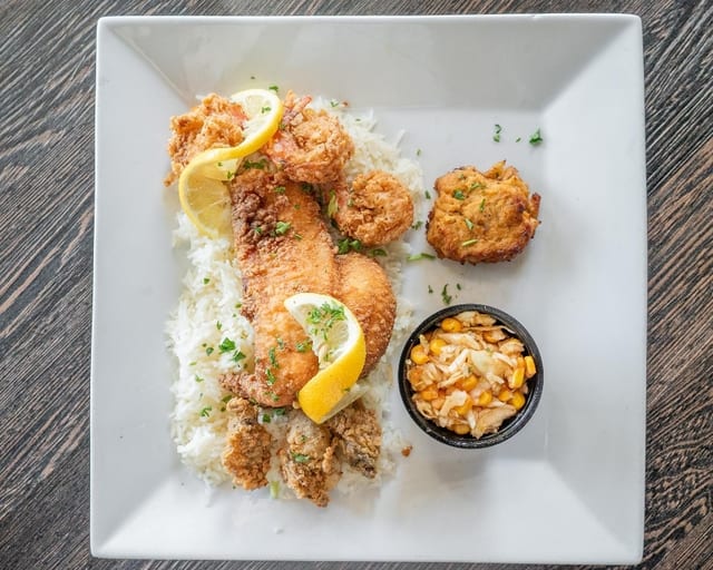 FRIED SEAFOOD PLATTUH.