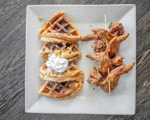 WINGZ N' WAFFLES.
