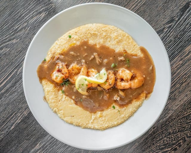 SKRIMP N' GRITS WIT' CRAB.